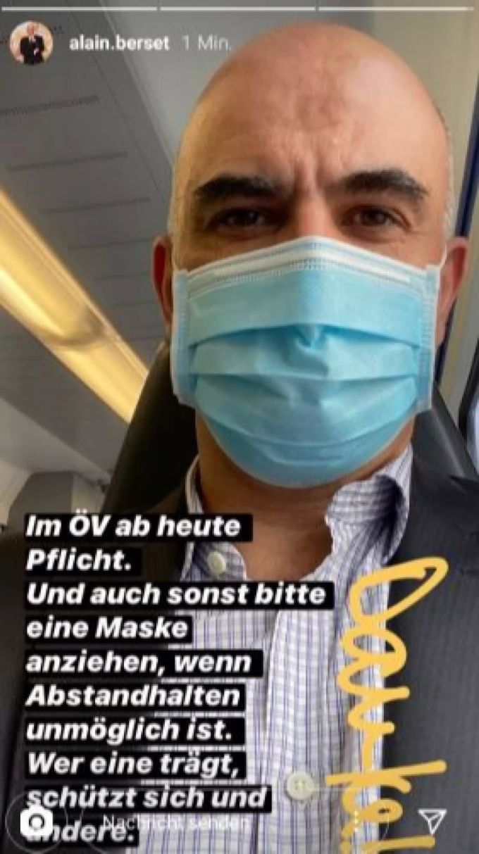 Gesundheitsminister Alain Berset zeigt sich in seiner Insta-Stroy zum allerersten Mal mit einer Schutzmaske. Alain Berset Instagram Maske
