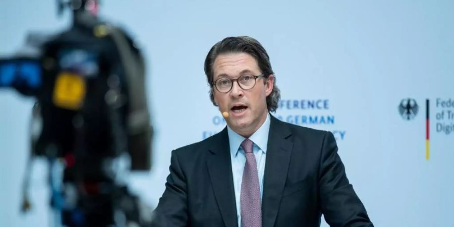 Andreas Scheuer will die rechtlichen Unsicherheiten bei neuen Regeln über Fahrverbote bei zu schnellem Fahren so rasch wie möglich beseitigen. Foto: Bernd von Jutrczenka/dpa