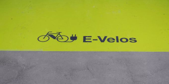 Die Beschriftung für E-Velos.