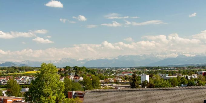 Bergpanorama in der Region Dübendorf. Christlichdemokratische Volkspartei