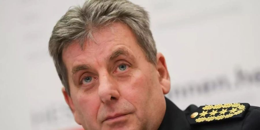 Hessens Landespolizeipräsident Udo Münch tritt wegen der Affäre um Droh-E-Mails und ein mögliches rechtes Netzwerk in der Polizei zurück. Foto: Arne Dedert/dpa