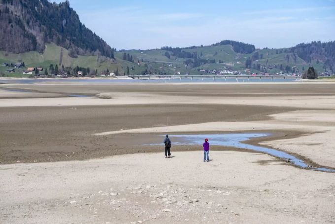 Rund um den Sihlsee bei Euthal im Kanton Schwyz ist es Mitte April so trocken wie selten in den letzten Jahren. Trocken