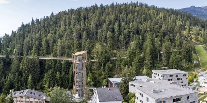 Visualisierungen des 1,5 Kilometer langen Baumwipfelpfads in Laax. Laax