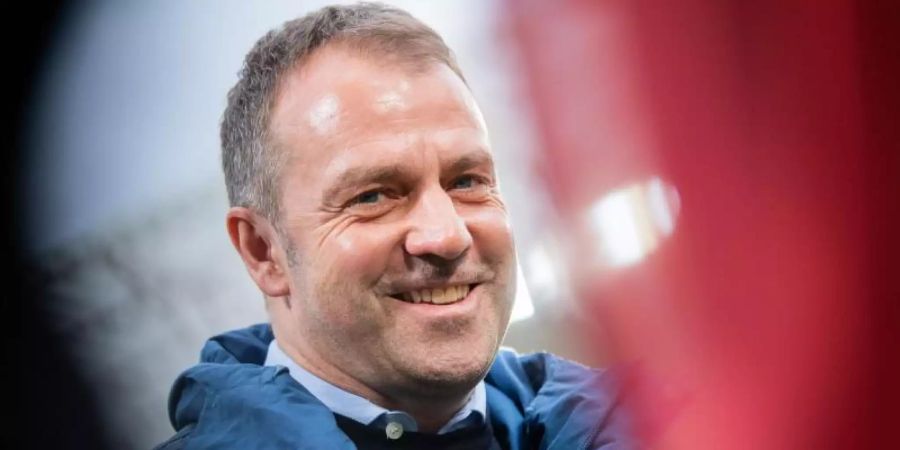 Bayern-Trainer Hansi Flick freut sich auf das Topspiel gegen den BVB. Foto: Tom Weller/dpa