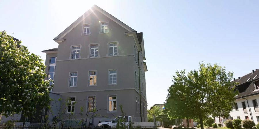 Ein Schulgebäude in Birmenstorf (AG). - Bezirk Baden