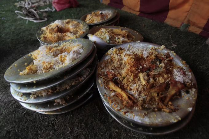 In Restaurants bleiben oft viele Teller halb voll. Food Waste
