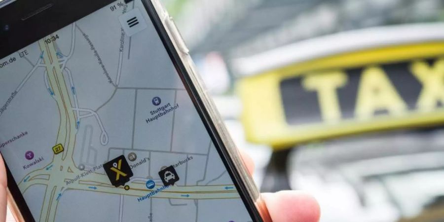 Die MyTaxi-App, die heute unter dem Namen Free Now Fahrten vermittelt. Foto: Wolfram Kastl/dpa