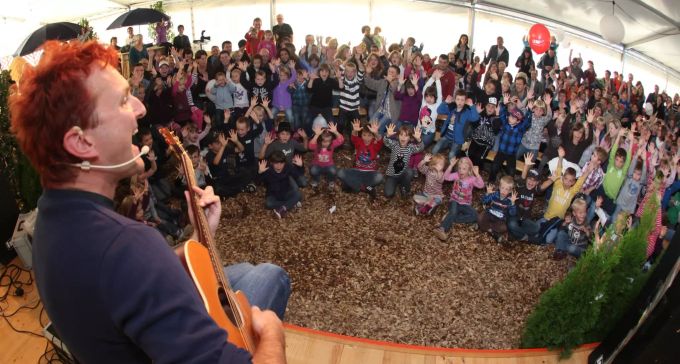 Der Musiker ist vorallem für seine Ohrwürmer bei Kids bekannt. Christian Schenker Kappel