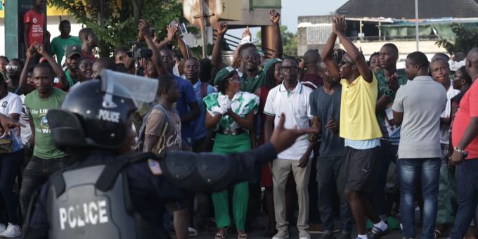 Während den Feierlichkeiten des Wahlsiegers kam es zu einem tödlichen Vorfall. Liberia Wahlfeiern