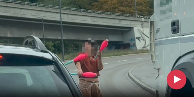 Wie in den USA - Verboten: In Zürich betteln Künstler an roter Ampel