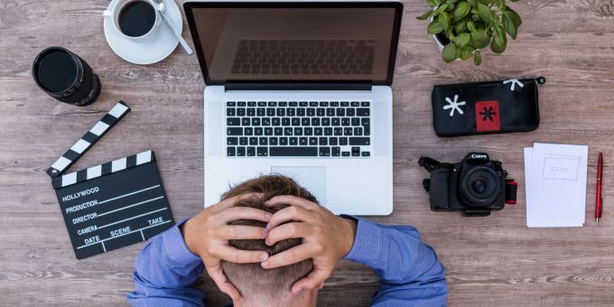 Manche geben alles für die Arbeit - und vergessen dabei sich selbst. Burnout, Arbeit