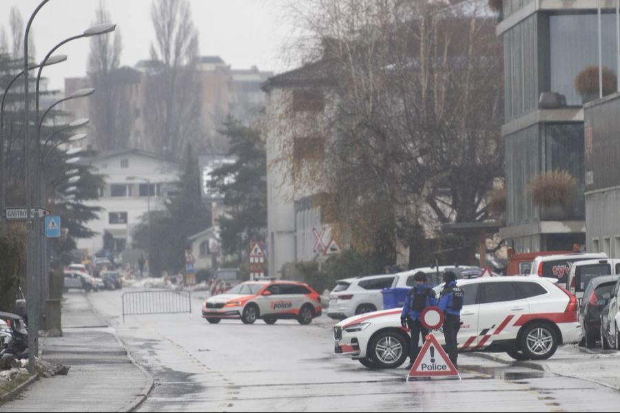 Im Kanton Wallis kam es am Montag zu einem Grosseinsatz der Polizei.