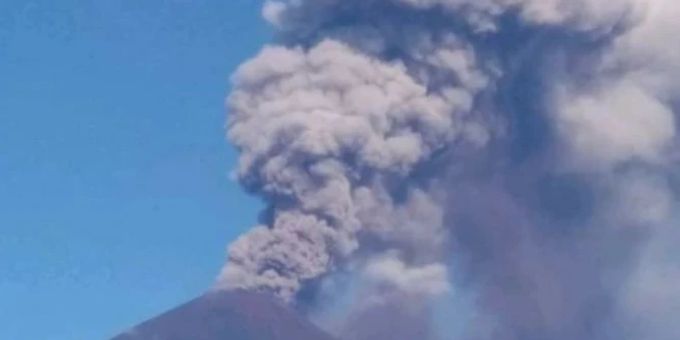 Vulkanausbruch - Asche in 15'000 Metern Höhe in Papua-Neuguinea