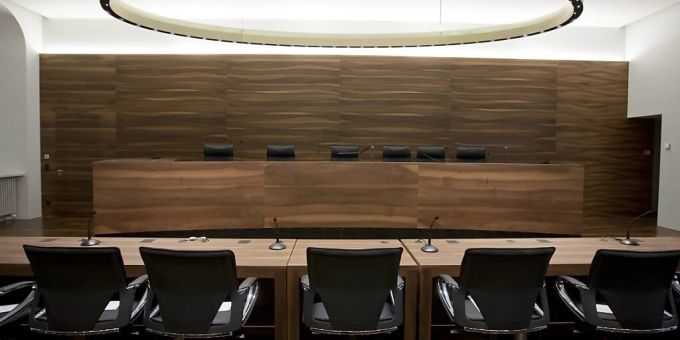 Anuschka Roshani erzielt einen Teilsieg vor dem Zürcher Arbeitsgericht: Die Kündigung wurde aufgehoben. (Symbolbild) Gericht