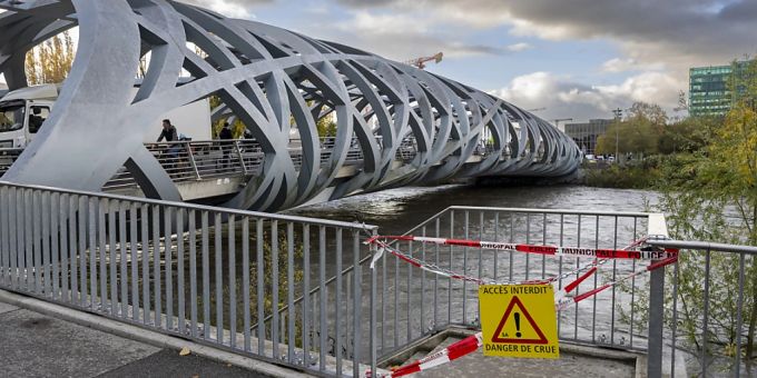 Am Mittwoch hatte die Arve bei Genf die höchste je gemessene Abflussmenge erreicht. Am Mittwoch hatte die Arve bei Genf die höchste je gemessene Abflussmenge erreicht.