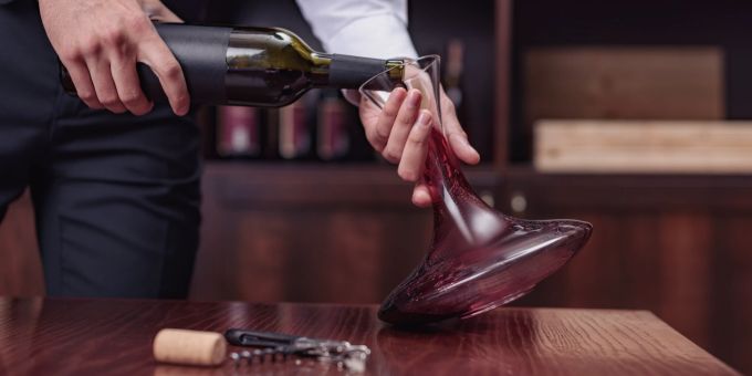 Ein gutes Glas Wein gehört für viele Menschen zum gemütlichen Abendessen dazu. Wein