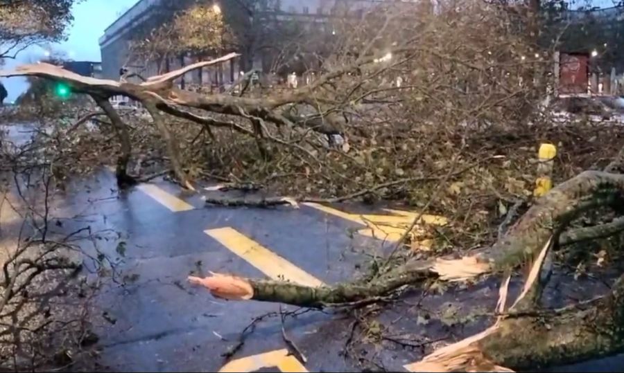 In Frankreich sind über eine Million Haushalte ohne Strom.