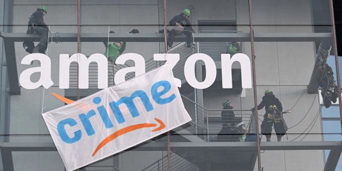 München - Black Friday: Protest von Verdi und Greenpeace gegen Amazon München - Black Friday: Protest von Verdi und Greenpeace gegen Amazon