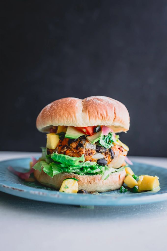 Burger mit pflanzlichem Patty haben an Beliebtheit gewonnen. Burger
