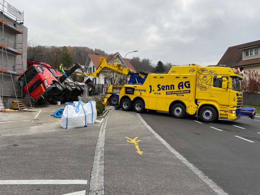 Der Kran in Nussbaumen AG kippte, als dieser eine Last anheben wollte.