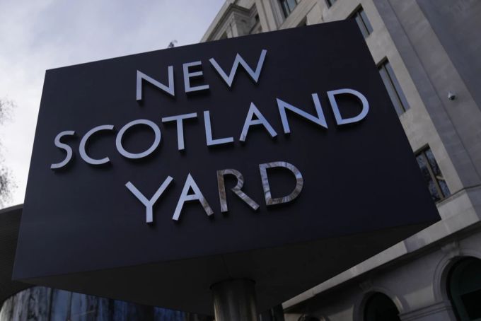 Das Headquarter der Londoner Metropolitan Police. Hier wurde gegen die Organisation von King Charles ermittelt. Scotland Yard King Charles