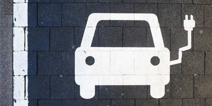 Laut ADAC gibt es bei der E-Auto-Prämie nun einen Haken: Die Antragstellung ist nur für Fahrzeuge möglich, deren Zulassung bereits erfolgt ist. Laut ADAC gibt es bei der E-Auto-Prämie nun einen Haken: Die Antragstellung ist nur für Fahrzeuge möglich, deren Zulassung bereits erfolgt ist.