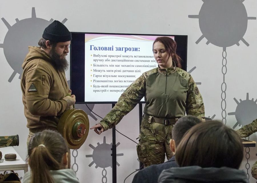 Laut dem Leiter des staatlichen Notdienstes der Ukraine, Serhiy Kruk, seien rund 30 Prozent des Ukrainischen Territoriums vermint.