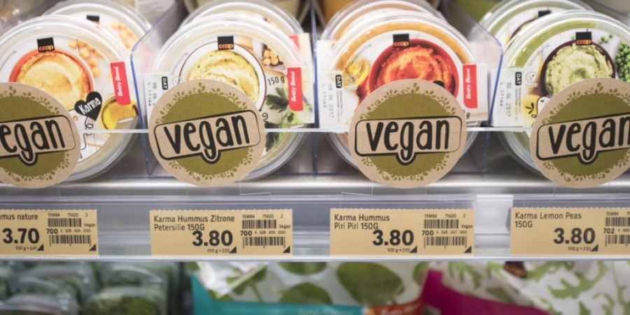 Die Auswahl an veganen Produkten beim Grossverteiler wird immer grösser. (Archivbild)