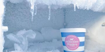Eis im Gefrierfach
