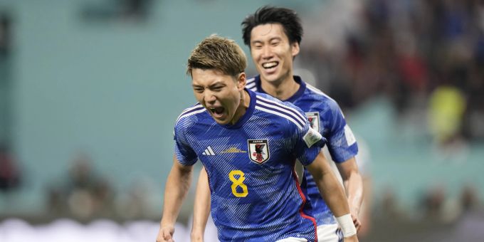 Japans Ritsu Doan jubelt nach dem Tor gegen Deutschland an der WM 2022. (AP Photo/Luca Bruno) WM 2022