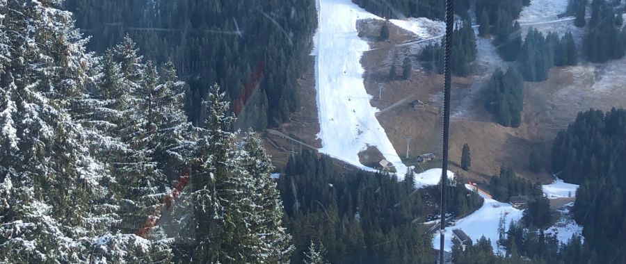 In Adelboden ist es links und rechts von der Piste grün.