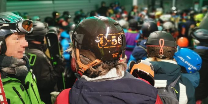 Nicht nur in Saas-Fee sind die Wintersport-Gäste zahlreich. Saas-Fee Wintersport Ski Menschen