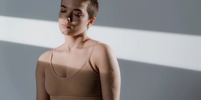 Körperform, Brustform und der Brustabstand haben Einfluss darauf, welcher BH der Richtige ist. BH Pflicht am Arbeitsplatz