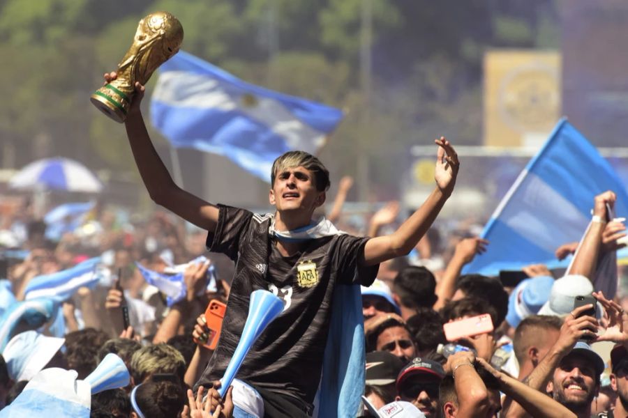 Die Argentinier feiern auf den Strassen von Buenos Aires den WM-Titel.