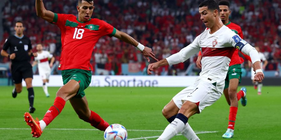 Cristiano Ronaldo (r) steht nun bei 196 Einsätzen für die portugiesische Nationalelf.