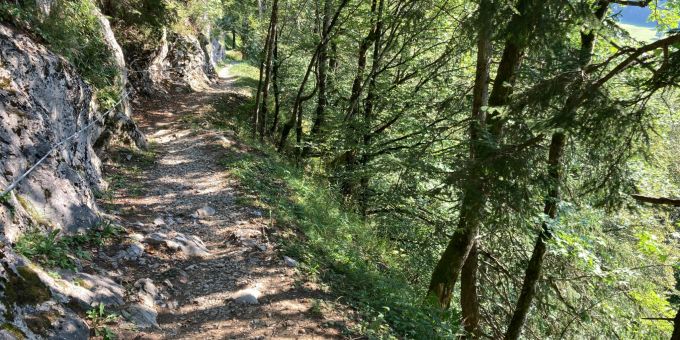Mollis GL - E-Mountainbike-Fahrer (†79) stürzt 150 Meter hinab