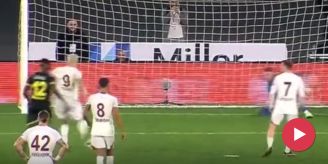Im Video - Galatasaray-Star sorgt mit Elfmeter-Fehlschuss für Lacher Im Video - Galatasaray-Star sorgt mit Elfmeter-Fehlschuss für Lacher