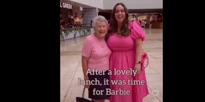 Pretty in Pink: Enkelin und Oma geniessen gemeinsamen Barbie-Tag Pretty in Pink