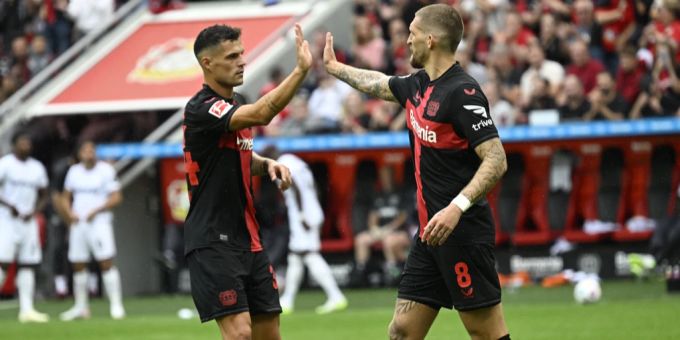 Granit Xhaka (l.) hat sich bei Bayer Leverkusen bestens eingelebt. Granit Xhaka