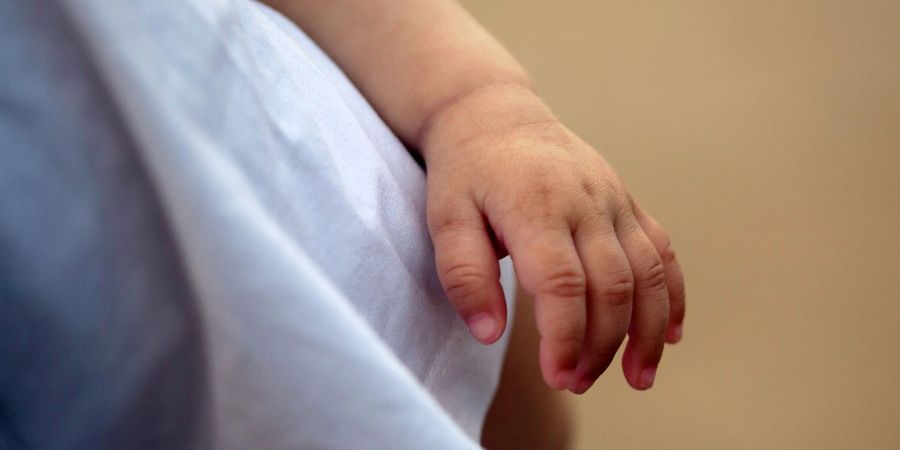Das Baby wurde in Obhut genommen.
