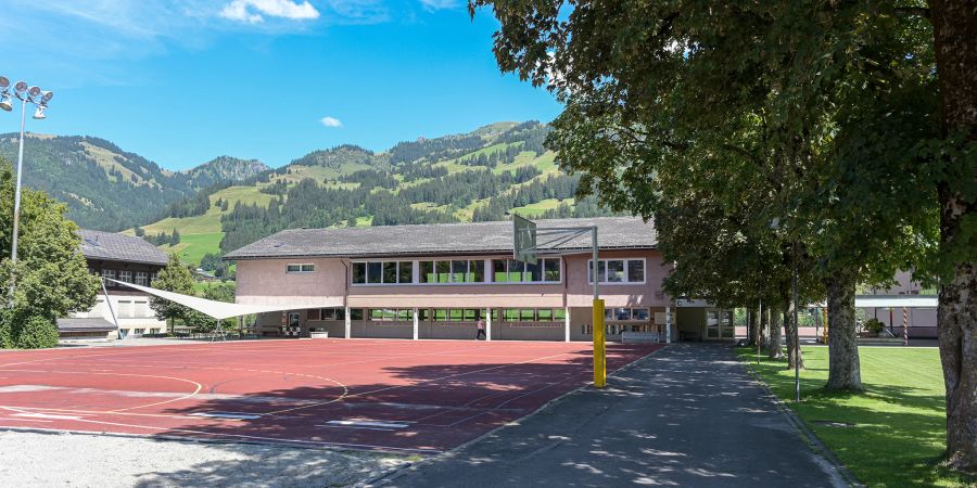 Die Volksschule Zweisimmen an der Schulstrasse 4. - Simmental