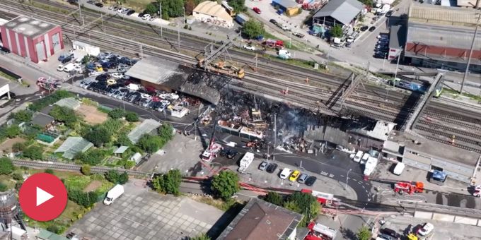 Löscharbeiten - Bilder zeigen grosse Zerstörung am Bahnhof Pratteln BL