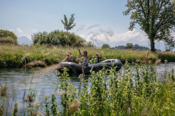 Schlauchbootsfahrt auf dem Rheintaler Binnenkanal Schlauchbootfahrt