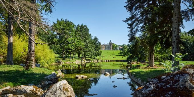 Der Park des Château de Sibra, Lagarde, in Frankreich wurde jahrzehntelang fantasievoll neu- und weitergestaltet. Schlosspark