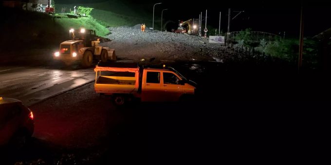 Übersarrung Kantonsstrasse im Bereich des Eltschenbach in Wolfenschiessen Übersarrung Kantonsstrasse im Bereich des Eltschenbach
