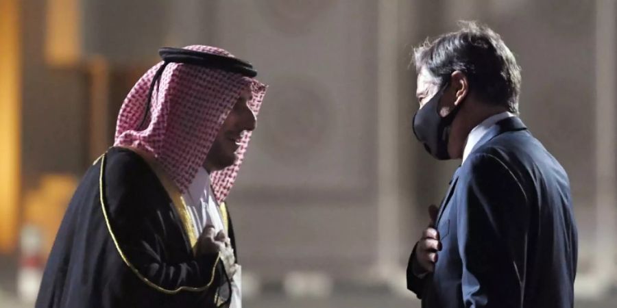 Blinken (r.) und Emir Scheich Tamim bin Hamad al-Thani