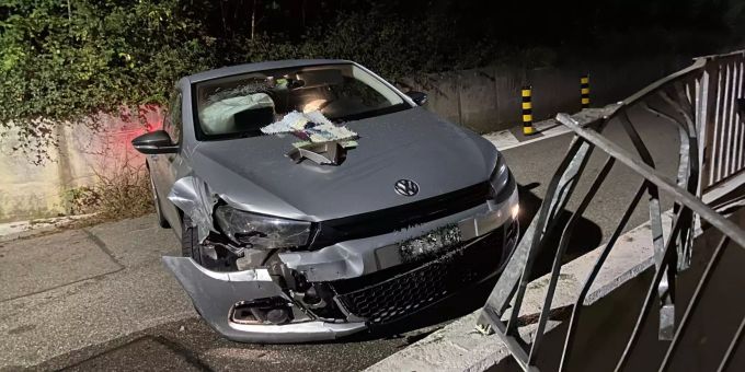 Der Fahrzeuglenker blieb unverletzt. Unfall