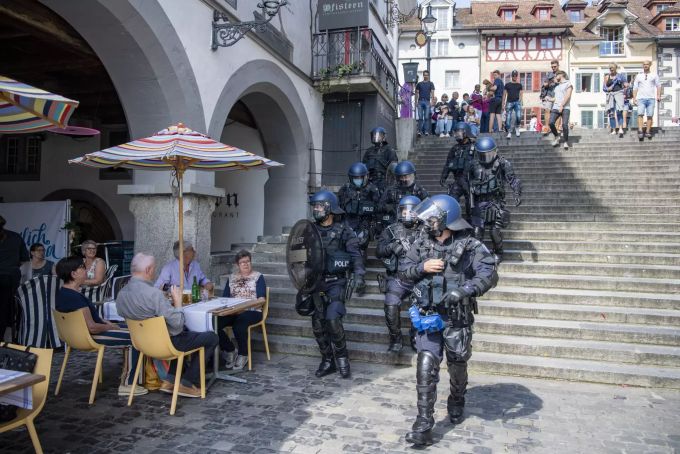 Coronavirus: Die Luzerner Polizei bot reichlich Einsatzkräfte auf. Polizei Luzern