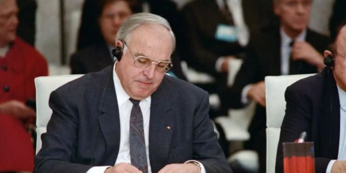 Kanzler Kohl 1990 in Paris Kanzler Kohl 1990 in Paris