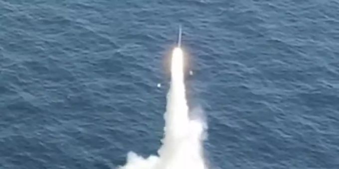 Die beiden rivalisierenden koreanischen Staaten haben im Abstand von wenigen Stunden ballistische Raketen getestet und dabei ihre militärischen Mittel zur Schau gestellt. Foto: Uncredited/South Korea Defense Ministry/AP/dpa Die beiden rivalisierenden koreanischen Staaten haben im Abstand von wenigen Stunden ballistische Raketen getestet und dabei ihre militärischen Mittel zur Schau gestellt. Foto: Uncredited/South Korea Defense Ministry/AP/dpa